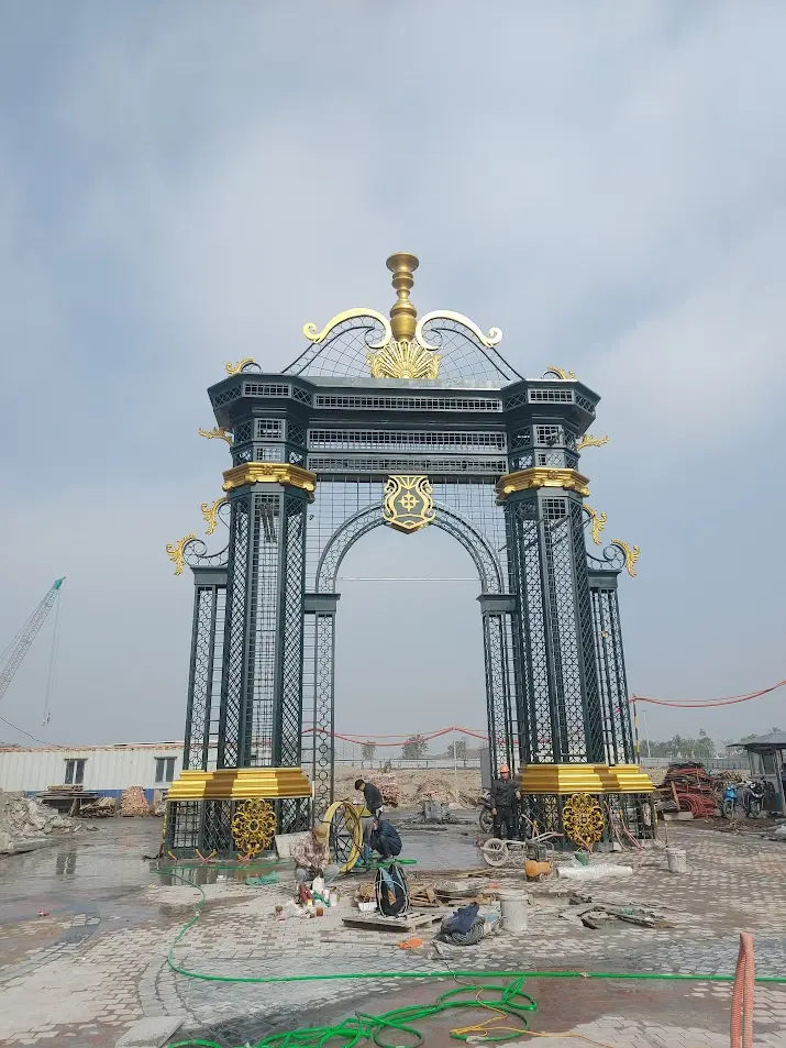 Cast aluminium architectural and art pieces