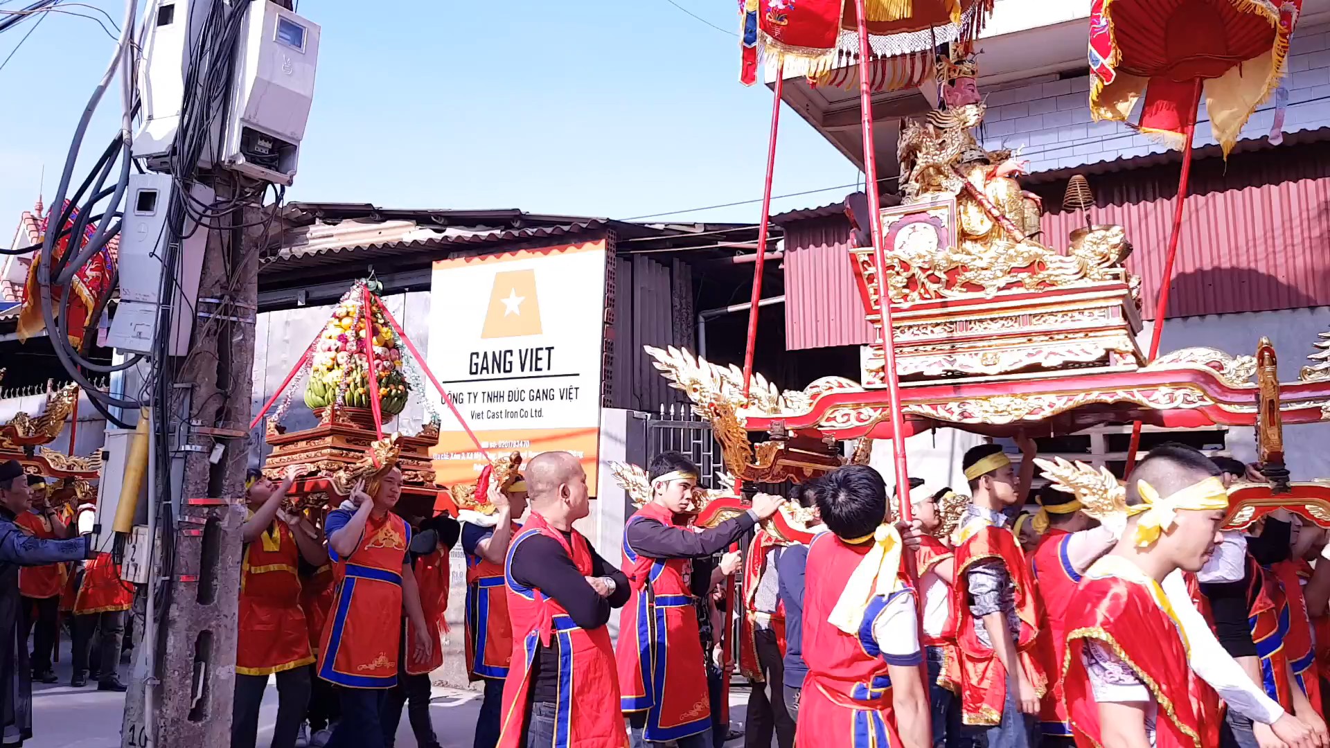 Traditional craft procession in My Dong casting village - VIET IRON